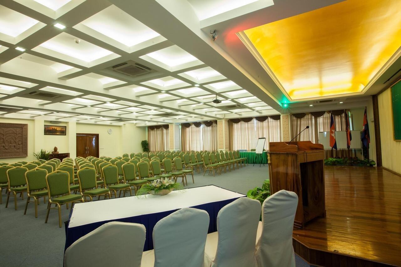 Green Palace Hotel Пном Пен Екстериор снимка