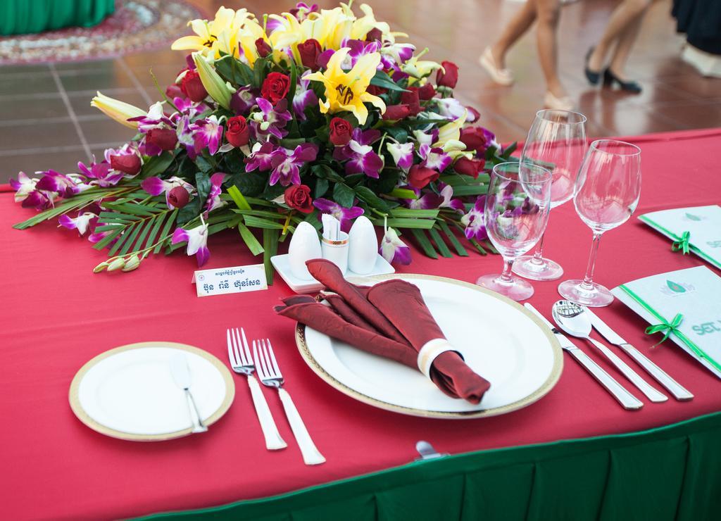 Green Palace Hotel Пном Пен Екстериор снимка