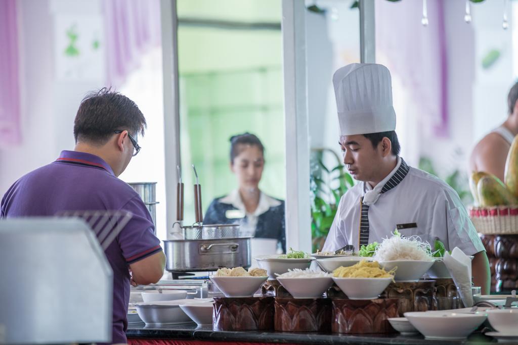 Green Palace Hotel Пном Пен Екстериор снимка