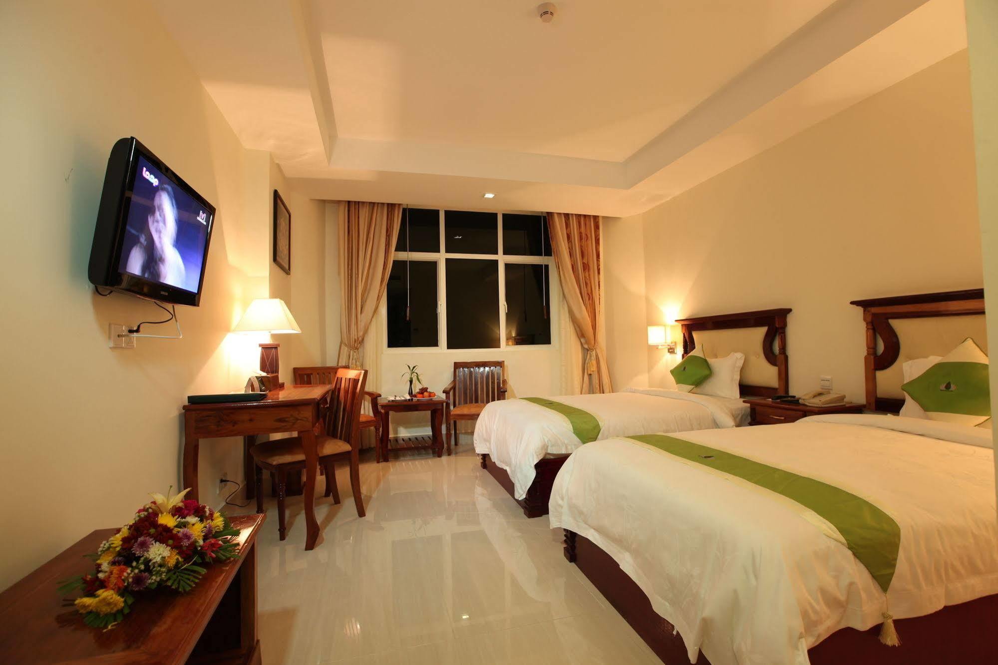 Green Palace Hotel Пном Пен Екстериор снимка