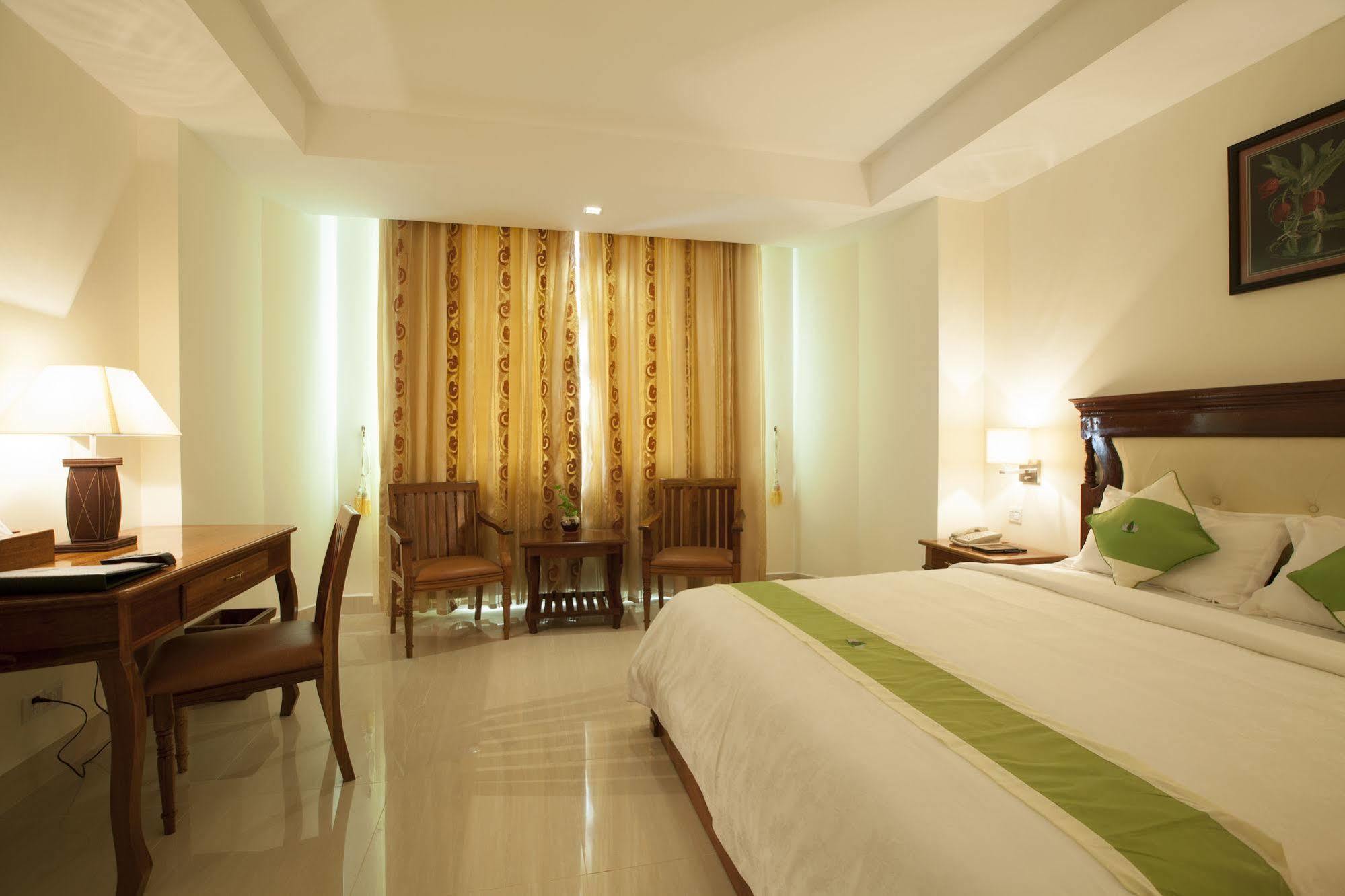 Green Palace Hotel Пном Пен Екстериор снимка
