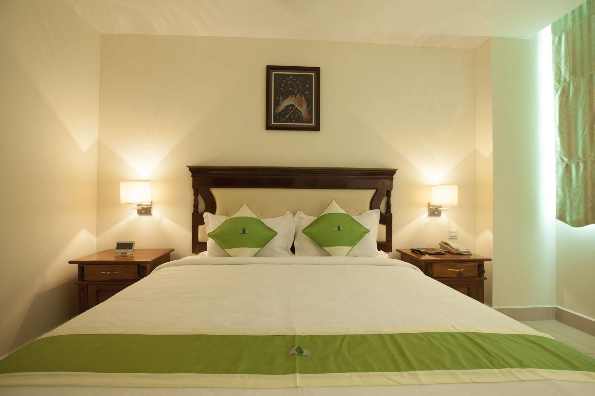 Green Palace Hotel Пном Пен Екстериор снимка