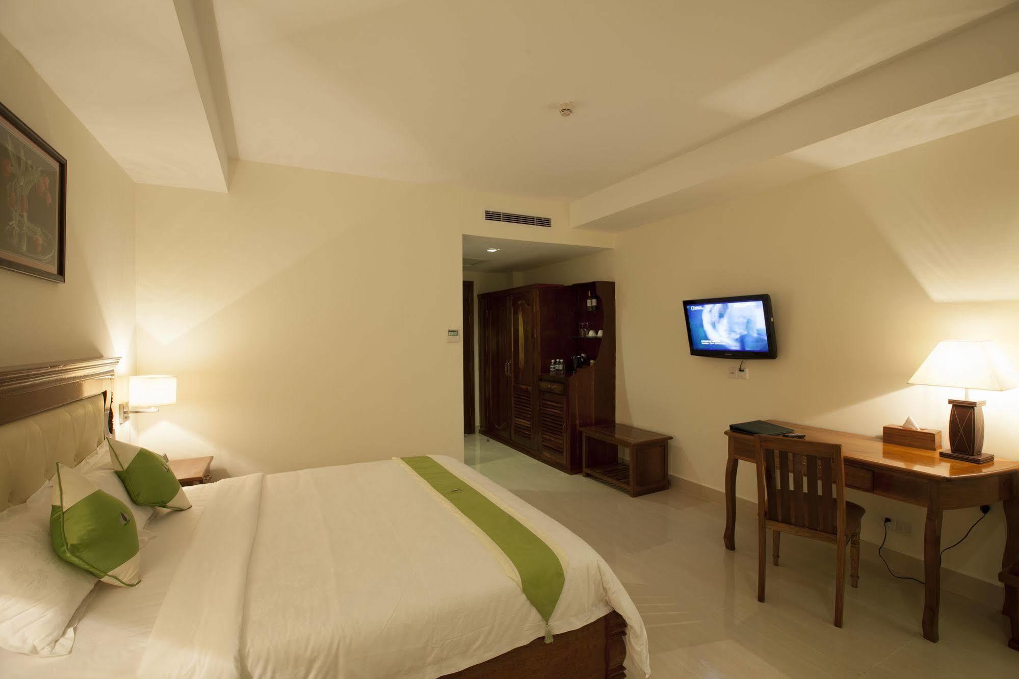 Green Palace Hotel Пном Пен Екстериор снимка